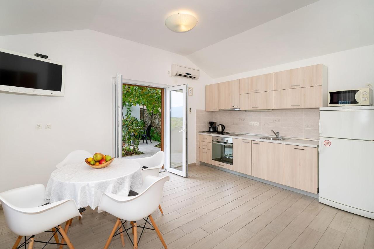 Apartments Juranic I Baška Extérieur photo