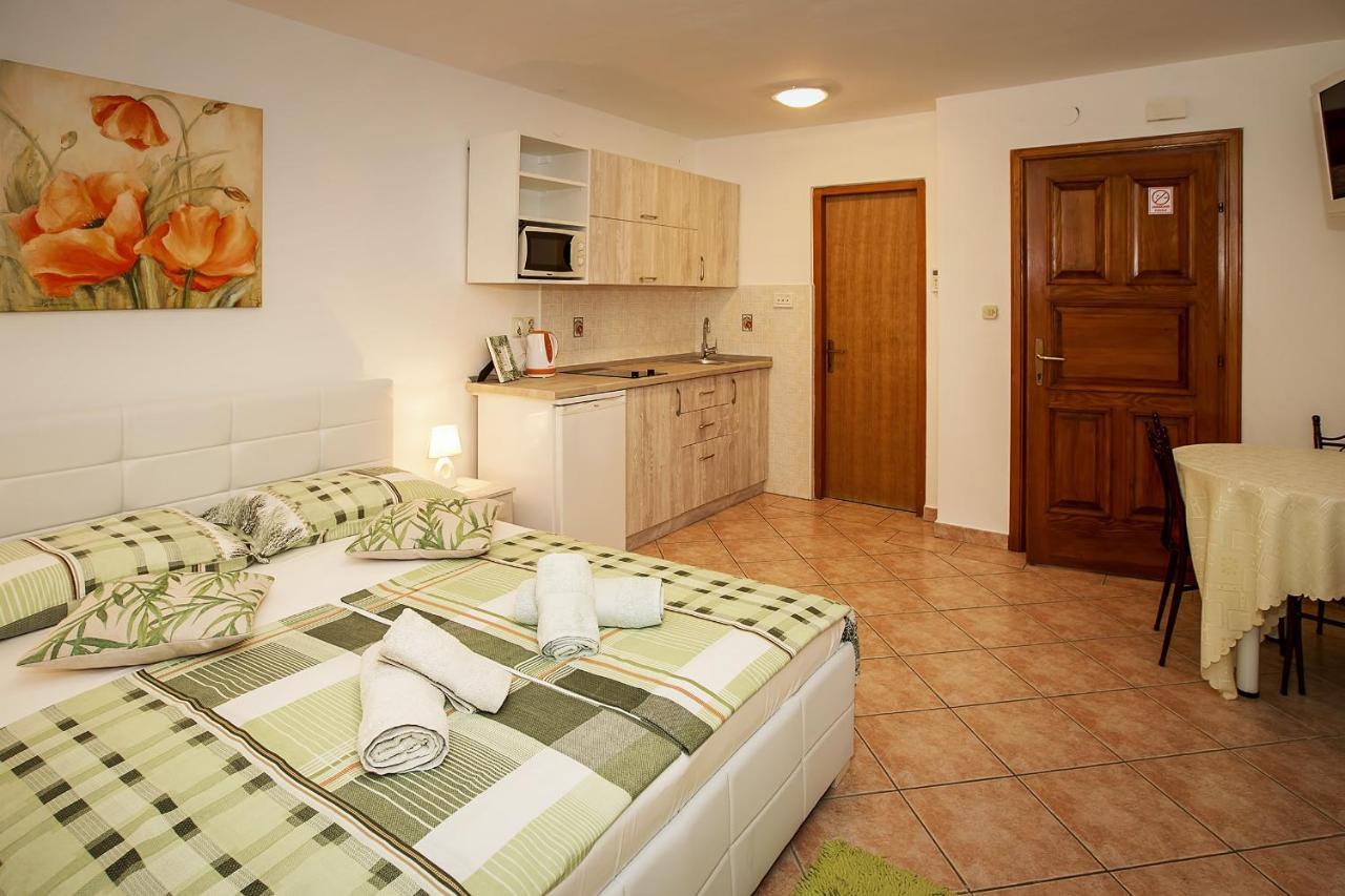 Apartments Juranic I Baška Extérieur photo